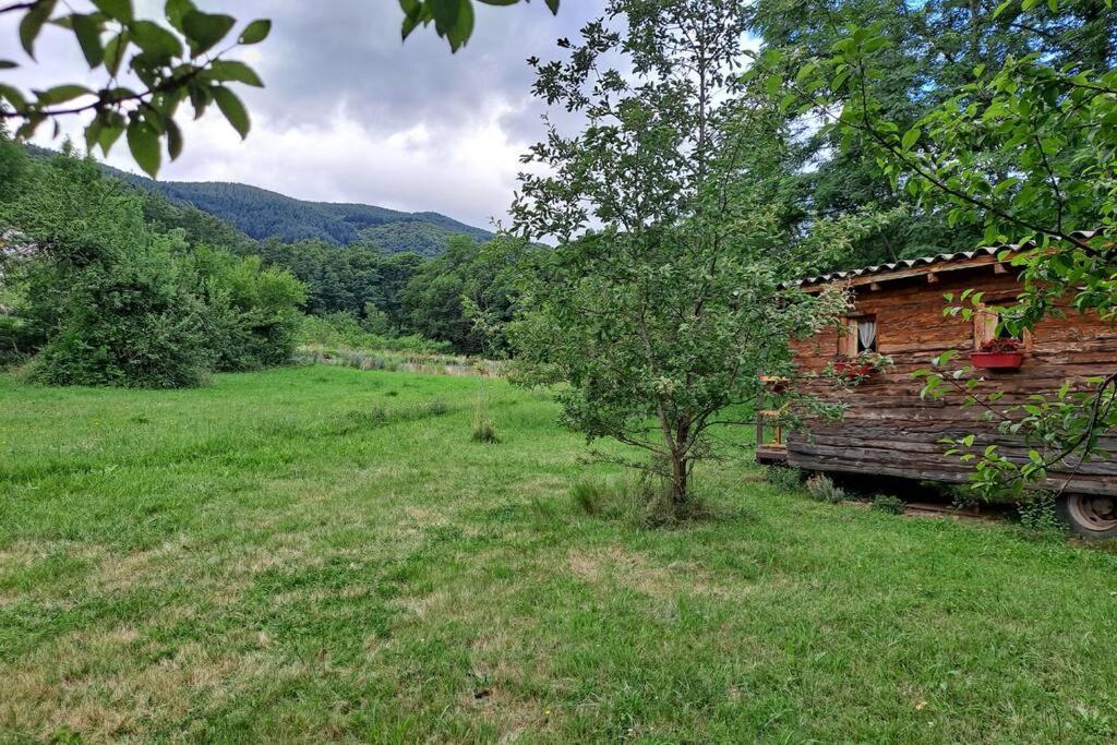 Charmante Roulotte Atypique Jaujac Exteriör bild