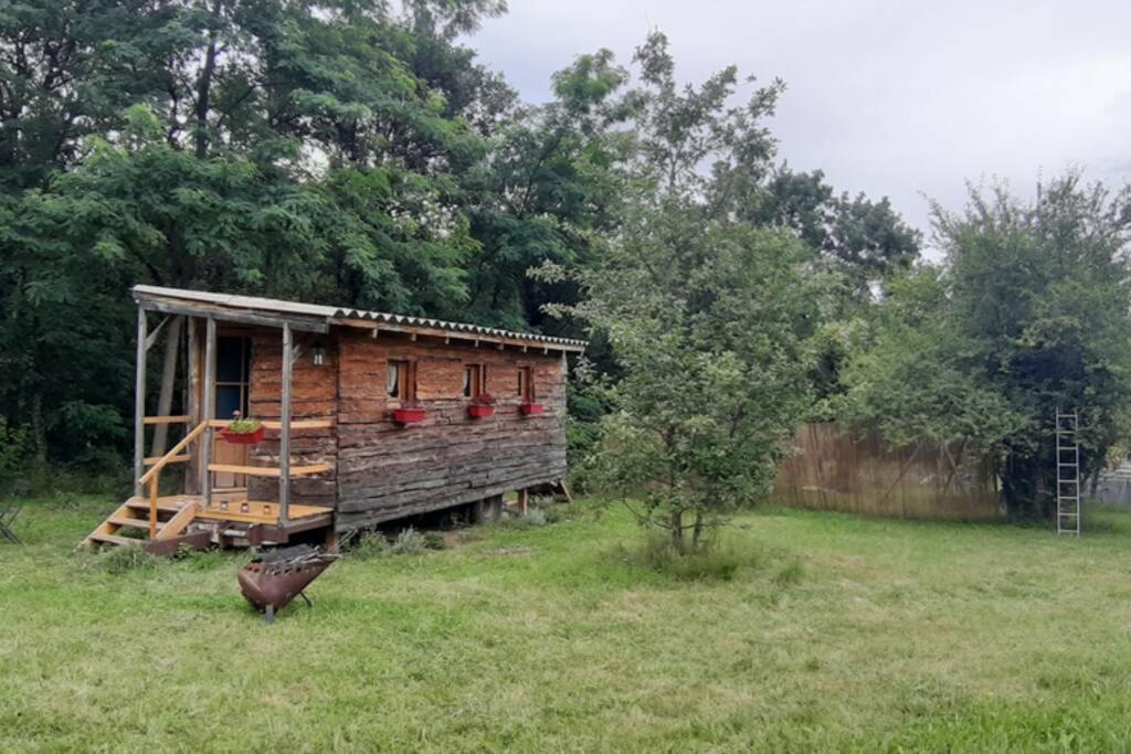 Charmante Roulotte Atypique Jaujac Exteriör bild